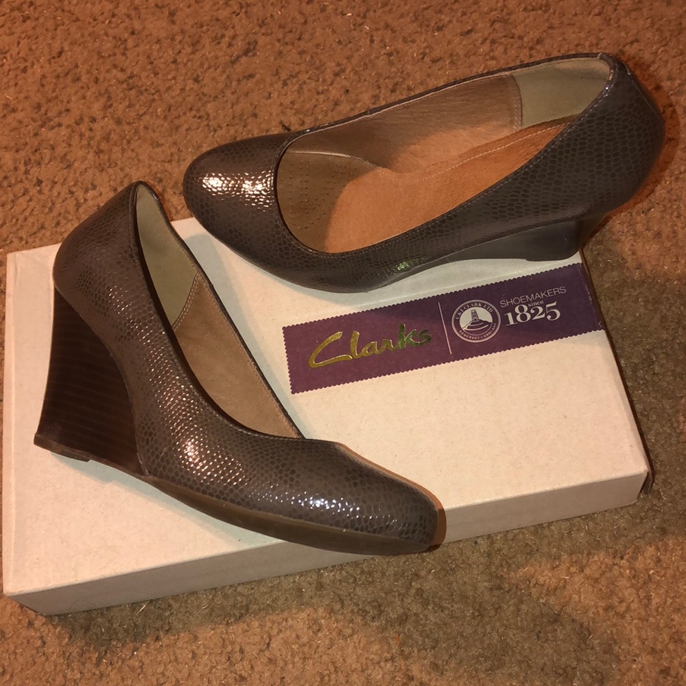 Clarks dark olive green wedge shoes